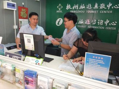 高溫慰問顯關(guān)懷，安全檢查保服務(wù)——杭州旅游集散中心領(lǐng)導(dǎo)班子赴各咨詢點(diǎn)開展高溫慰問及安全檢查